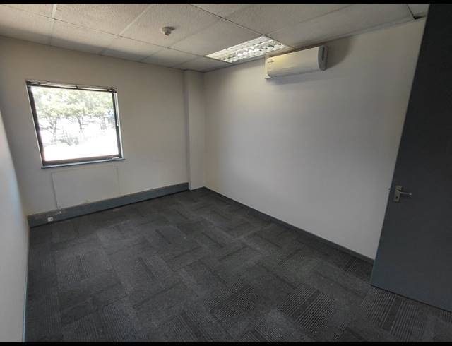2,037M² OFFICE TO LET IN VORNA VALLEY